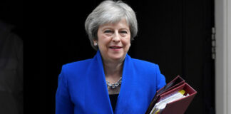 THERESA MAY, LA PRIMERA MINISTRA QUE DEFENDIÓ SU PASIÓN POR LA MODA COMO UNA POSTURA POLÍTICA