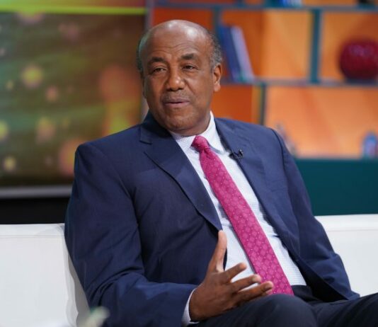 Almonte afirma trabaja para acabar apagones y despilfarro en el sector