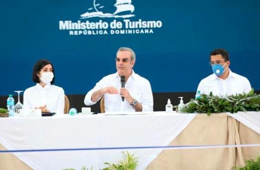 Abinader afirma que se han recuperado más de 100 mil empleos en el sector turismo