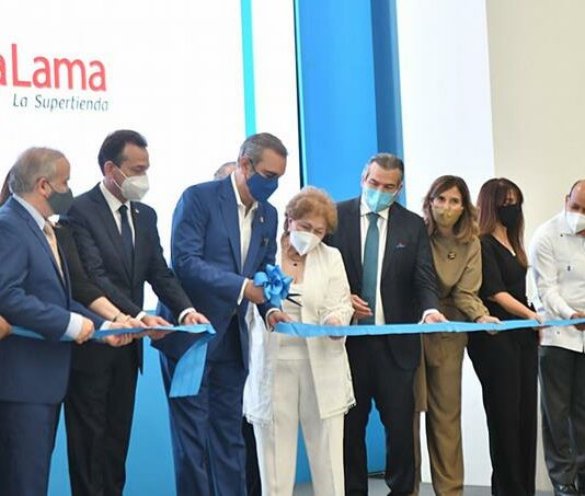 Abinader inaugura sucursal de Plaza Lama