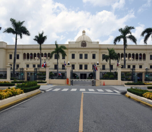 Presidente Abinader emite decreto que crea el Plan General para la Reforma y Modernización de la Administración Pública