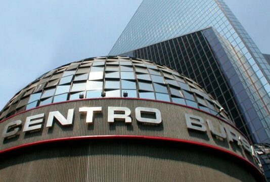 Con InGenius, la BMV abrirá la posibilidad de invertir en Apple, Amazon o Facebook desde 50 pesos