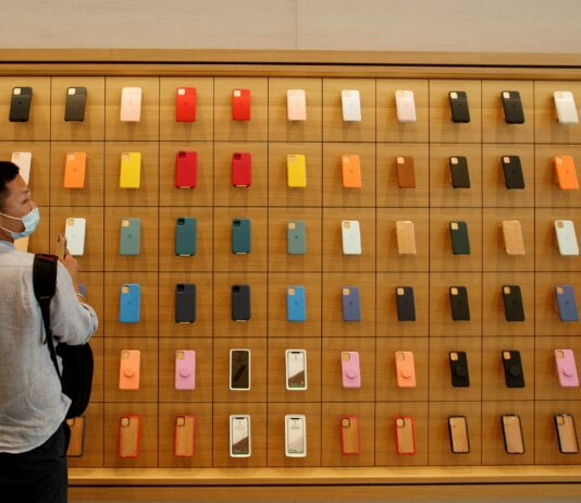 Apple se convierte en la primera compañía del mundo en superar los tres billones de dólares de valor en Bolsa