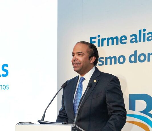 Abinader resalta en FITUR importante rol de Banreservas en el crecimiento y desarrollo del país. Anuncia que contratan a Ifema para construir centro de exposiciones y convenciones en Santo Domingo.
