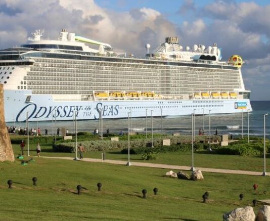 Atraca en Puerto Plata uno de los cruceros más grandes del mundo