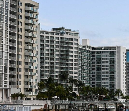 Alquileres por las nubes y salarios que no alcanzan: se agudiza la crisis de la vivienda en Miami