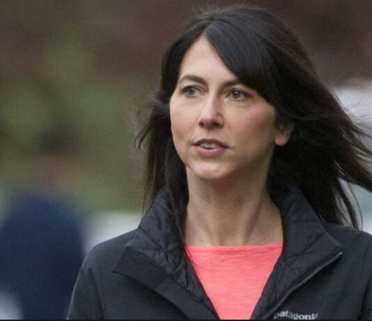 Filantropía: MacKenzie Scott donó más dinero en dos años que su ex marido, Jeff Bezos, en toda su vida