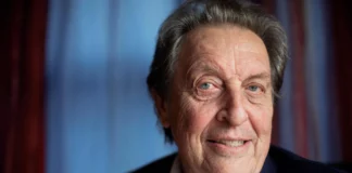 El padre de Elon Musk dice que la ambición de su hijo se debe a la educación austera que recibió: “Fui un padre estricto”