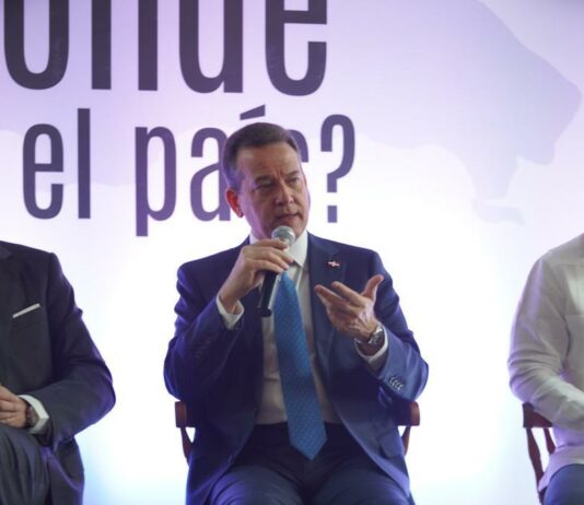 Ministro Bisonó detalla logros económicos y perspectivas del país en Foros Business de Gala Media Group